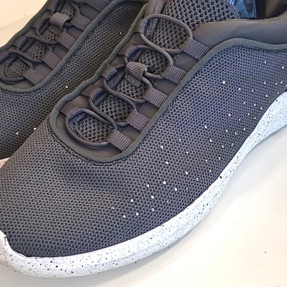 Clarks Nova Step Sneaker Pull On Moisture Wicking Bungee Laces Stretchy Low Top